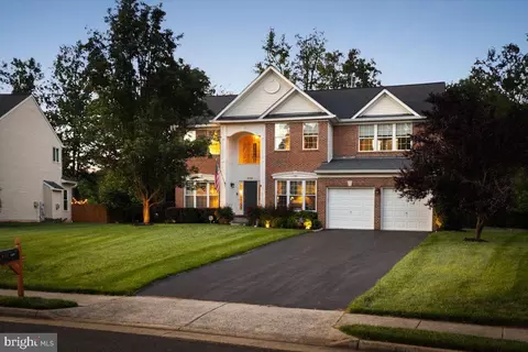 Exterior - 9308 Eagle Ct, Manassas Park, VA 20111 photo 8 of 17