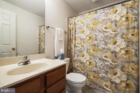 Bath - 9308 Eagle Ct, Manassas Park, VA 20111 photo 4 of 4