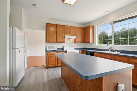 Kitchen - 9322 Brandon St, Manassas Park, VA 20111 photo 2 of 2
