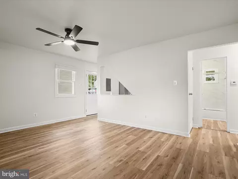 Living - 131 Martin Dr, Manassas Park, VA 20111 photo 4 of 6