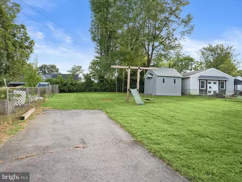 Exterior - 131 Martin Dr, Manassas Park, VA 20111 photo 9 of 13