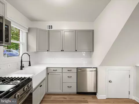Kitchen - 131 Martin Dr, Manassas Park, VA 20111 photo 6 of 6