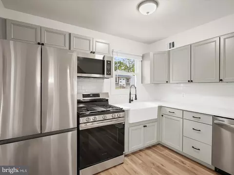 Kitchen - 131 Martin Dr, Manassas Park, VA 20111 photo 2 of 6