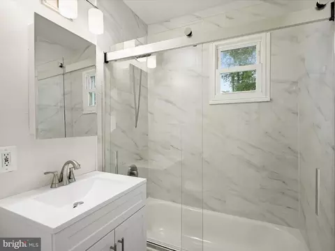 Bath - 131 Martin Dr, Manassas Park, VA 20111 photo 1 of 1