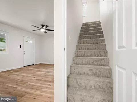 Entry Way - 131 Martin Dr, Manassas Park, VA 20111 photo 2 of 4