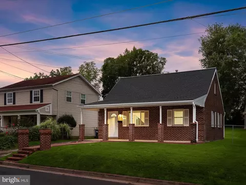 Exterior - 131 Martin Dr, Manassas Park, VA 20111 photo 10 of 13