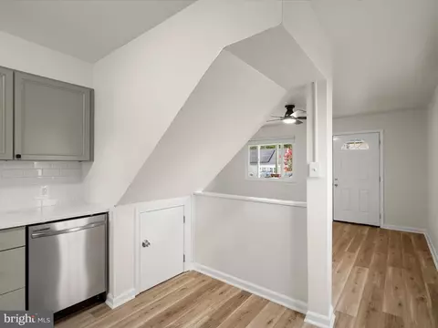 Entry Way - 131 Martin Dr, Manassas Park, VA 20111 photo 1 of 4