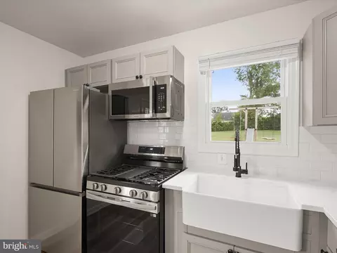 Kitchen - 131 Martin Dr, Manassas Park, VA 20111 photo 5 of 6