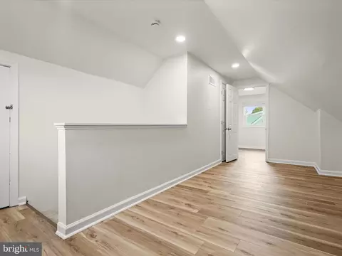 Entry Way - 131 Martin Dr, Manassas Park, VA 20111 photo 3 of 4
