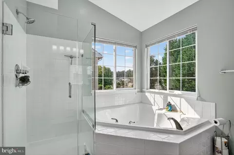 Bath - 9225 Stephanie St, Manassas Park, VA 20111 photo 2 of 3