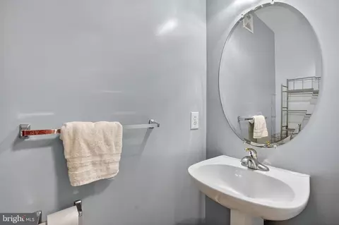 Bath - 9225 Stephanie St, Manassas Park, VA 20111 photo 1 of 3
