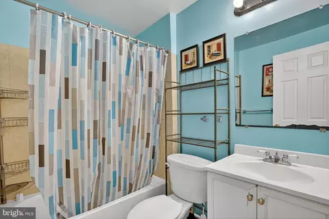 Bath - 9225 Stephanie St, Manassas Park, VA 20111 photo 3 of 3