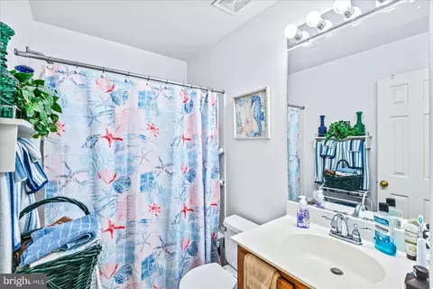 Bath - 9316 Paul Dr, Manassas Park, VA 20111 photo 5 of 7