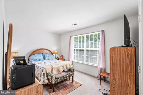Bedroom - 9316 Paul Dr, Manassas Park, VA 20111 photo 6 of 10