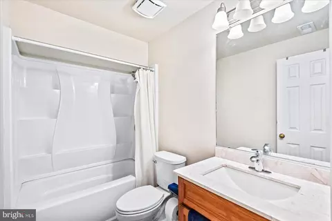 Bath - 9316 Paul Dr, Manassas Park, VA 20111 photo 6 of 7