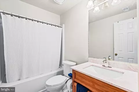 Bath - 9316 Paul Dr, Manassas Park, VA 20111 photo 7 of 7