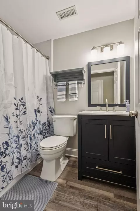Bath - 9305 Michael Ct, Manassas Park, VA 20111 photo 4 of 4