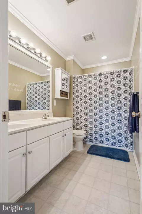 Bath - 9305 Michael Ct, Manassas Park, VA 20111 photo 3 of 4