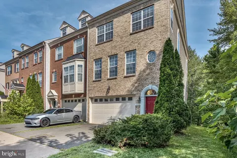9798 Corbett Pl, Manassas Park, VA 20111 photo 1