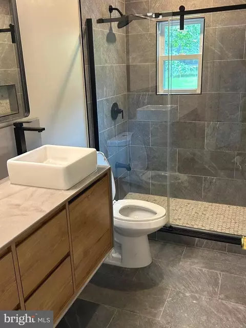 Bath - 106 Alpine St, Manassas Park, VA 20111 photo 1 of 4