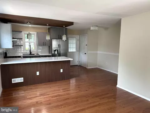 Living - 106 Alpine St, Manassas Park, VA 20111 photo 1 of 5