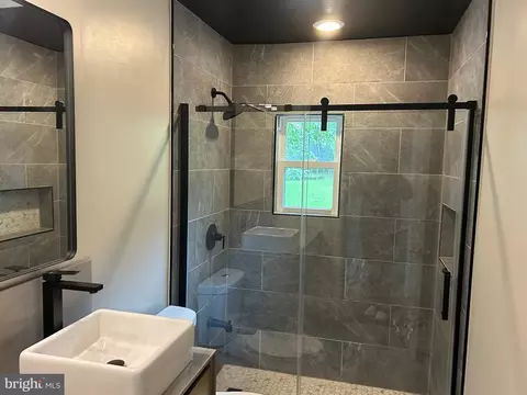 Bath - 106 Alpine St, Manassas Park, VA 20111 photo 2 of 4