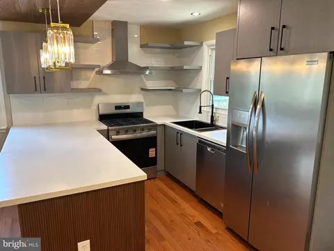 Kitchen - 106 Alpine St, Manassas Park, VA 20111 photo 3 of 3