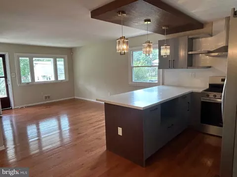 Living - 106 Alpine St, Manassas Park, VA 20111 photo 3 of 5