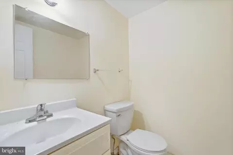 Bath - 8385 White Pine Dr, Manassas Park, VA 20111 photo 2 of 3