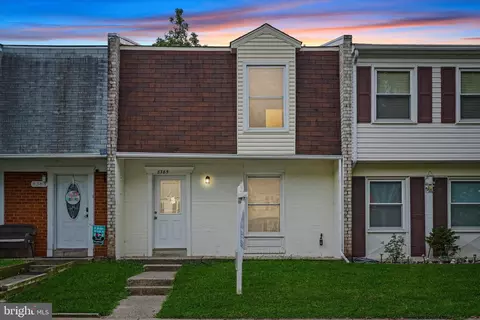 8385 White Pine Dr, Manassas Park, VA 20111