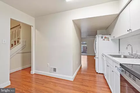 Entry Way - 8385 White Pine Dr, Manassas Park, VA 20111 photo 2 of 4