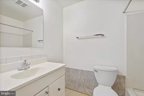 Bath - 8385 White Pine Dr, Manassas Park, VA 20111 photo 3 of 3