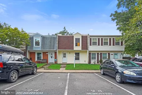 Exterior - 8385 White Pine Dr, Manassas Park, VA 20111 photo 2 of 5