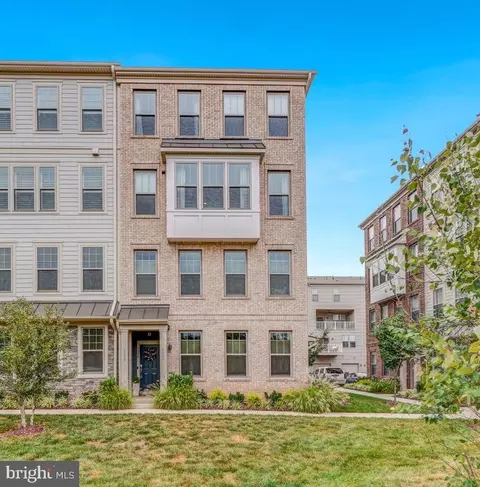 408 B Pullman Pl, Manassas Park, VA 20111