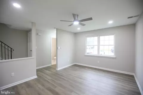 Living - 8605 Burnside Ct, Manassas Park, VA 20111 photo 1 of 2