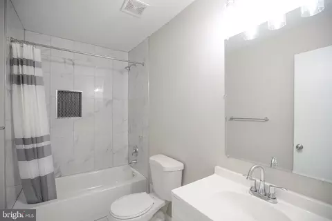 Bath - 8605 Burnside Ct, Manassas Park, VA 20111 photo 1 of 2