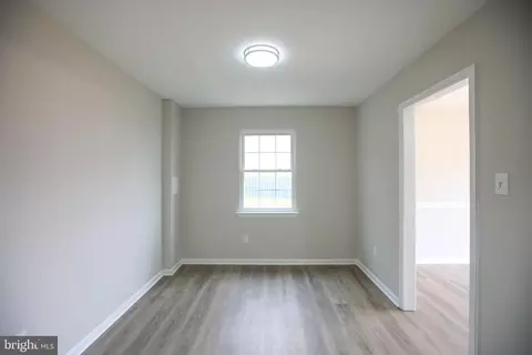 Entry Way - 8605 Burnside Ct, Manassas Park, VA 20111 photo 6 of 8