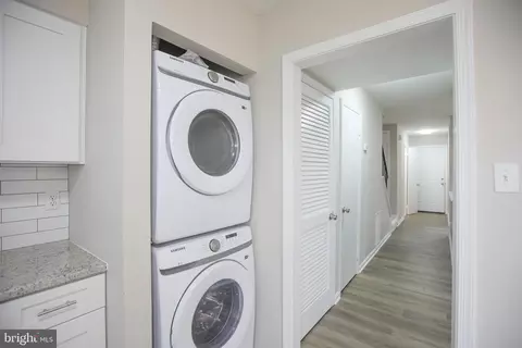 Entry Way - 8605 Burnside Ct, Manassas Park, VA 20111 photo 2 of 8