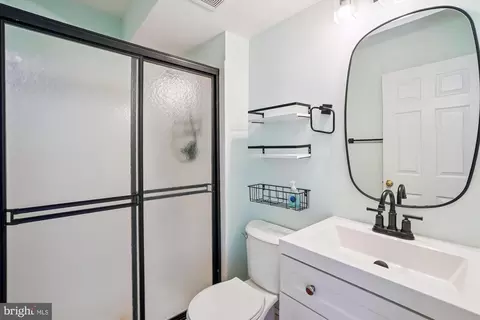 Bath - 9183 Matthew Dr, Manassas Park, VA 20111 photo 4 of 4