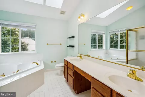 Bath - 9183 Matthew Dr, Manassas Park, VA 20111 photo 3 of 4