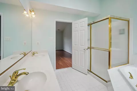 Bath - 9183 Matthew Dr, Manassas Park, VA 20111 photo 2 of 4