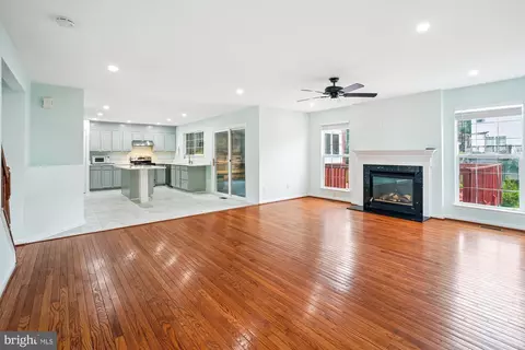 Living - 9183 Matthew Dr, Manassas Park, VA 20111 photo 3 of 6