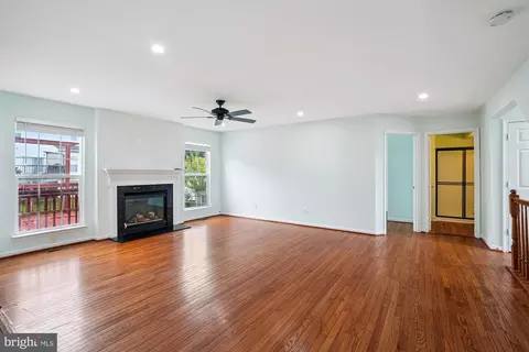 Living - 9183 Matthew Dr, Manassas Park, VA 20111 photo 4 of 6