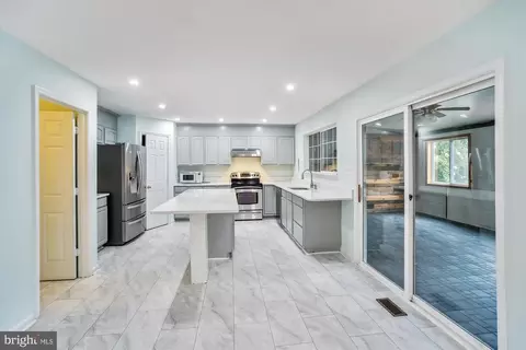 Kitchen - 9183 Matthew Dr, Manassas Park, VA 20111 photo 4 of 6