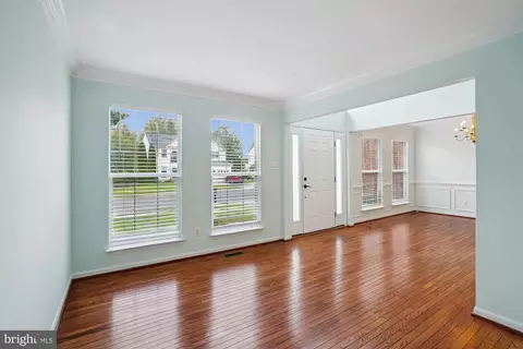 Living - 9183 Matthew Dr, Manassas Park, VA 20111 photo 2 of 6