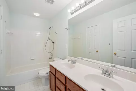 Bath - 9183 Matthew Dr, Manassas Park, VA 20111 photo 1 of 4