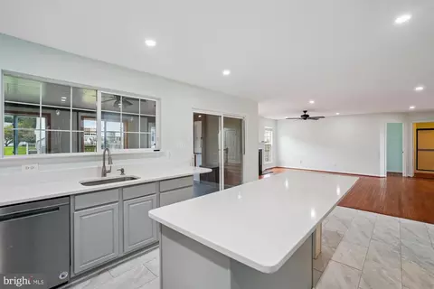Kitchen - 9183 Matthew Dr, Manassas Park, VA 20111 photo 6 of 6