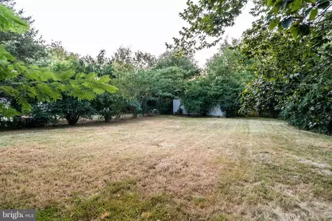 Exterior - 304 Manassas Dr, Manassas Park, VA 20111 photo 8 of 11