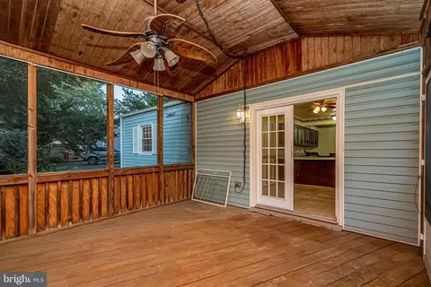 Exterior - 304 Manassas Dr, Manassas Park, VA 20111 photo 6 of 11