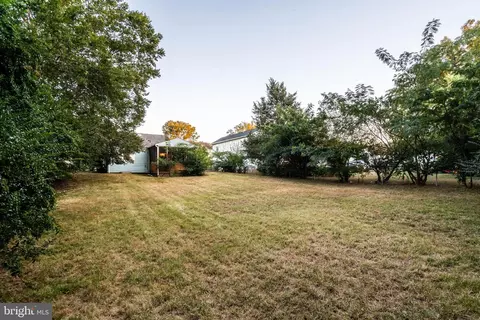 Exterior - 304 Manassas Dr, Manassas Park, VA 20111 photo 9 of 11